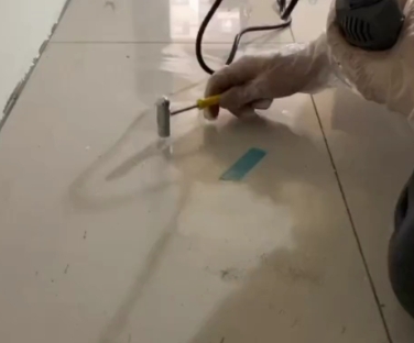 东阿瓷砖开裂维修公司专业分享瓷砖在铺贴前如果没有沥干水分，将会导致以下问题